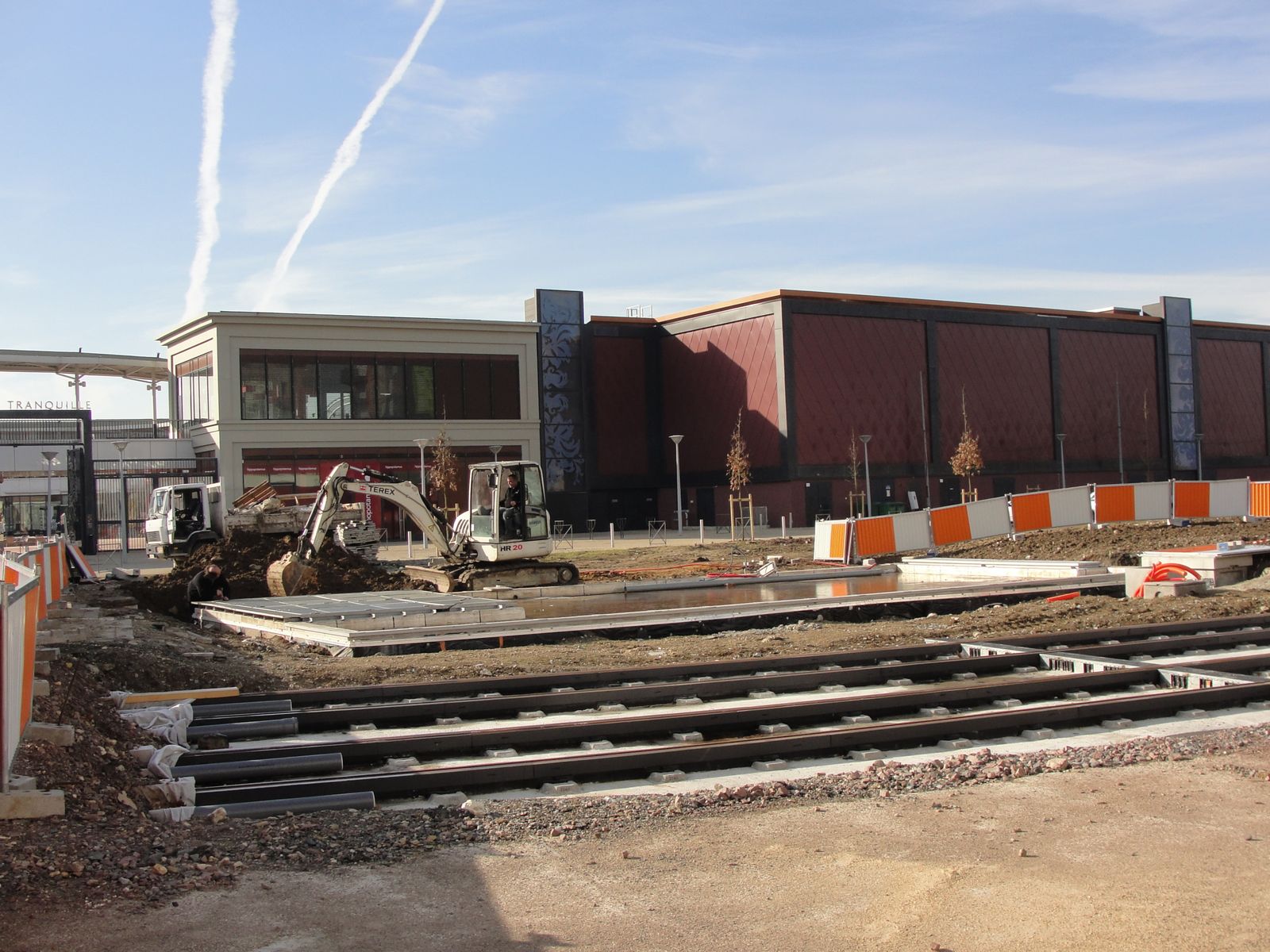 http://idata.over-blog.com/4/60/40/19/Construction-de-la-ligne---2011--3-/DSC01141.JPG