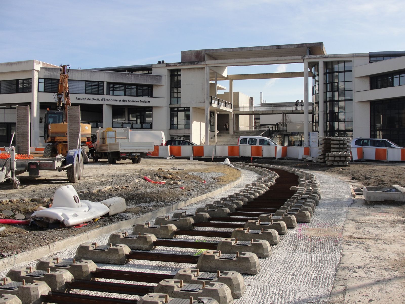 http://idata.over-blog.com/4/60/40/19/Construction-de-la-ligne---2011--3-/DSC01153.JPG