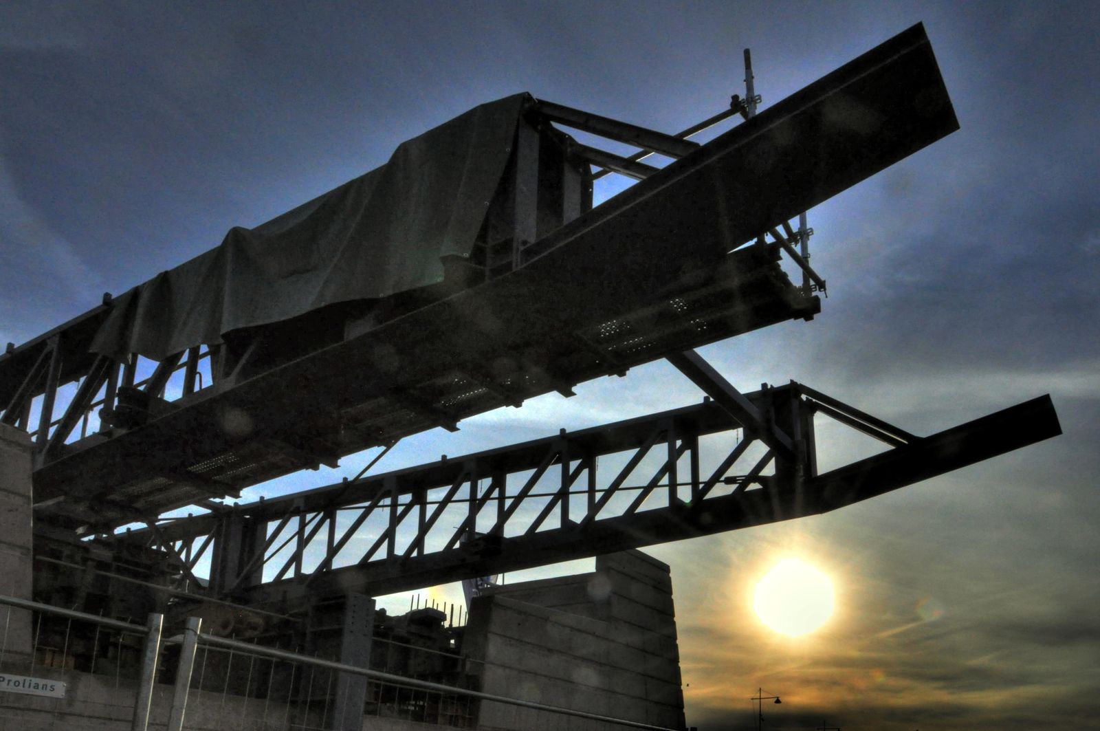 http://idata.over-blog.com/4/60/40/19/Tous-temoins-du-chantier/3-1-.jpg