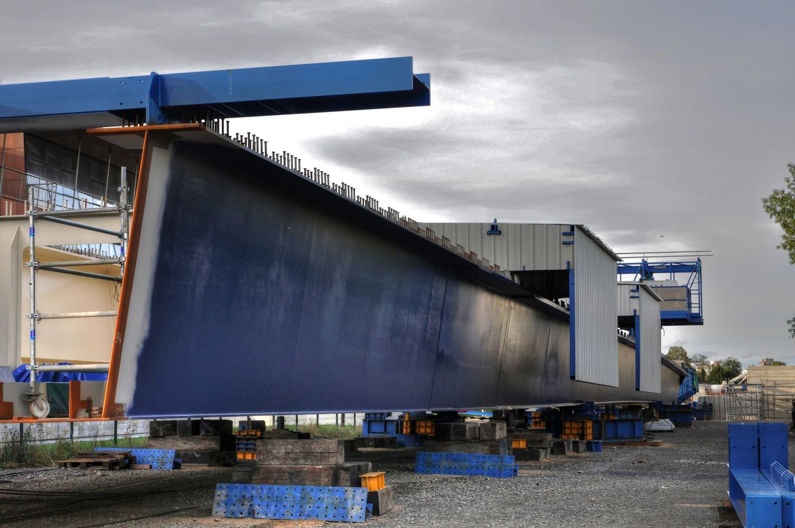 http://idata.over-blog.com/4/60/40/19/Tous-temoins-du-chantier/4-1-.jpg