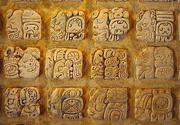 Glyphes mayas en stuc 2