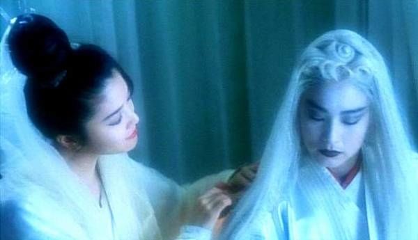 bride-with-white-hair-2-actrice-et-brigitte 8eb26455c4816f3