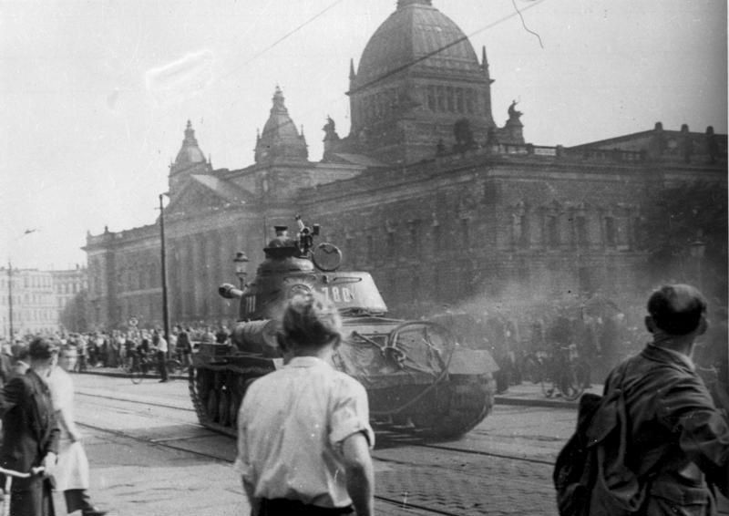 Leipzig-_Reichsgericht-_russischer_Panzer.jpg