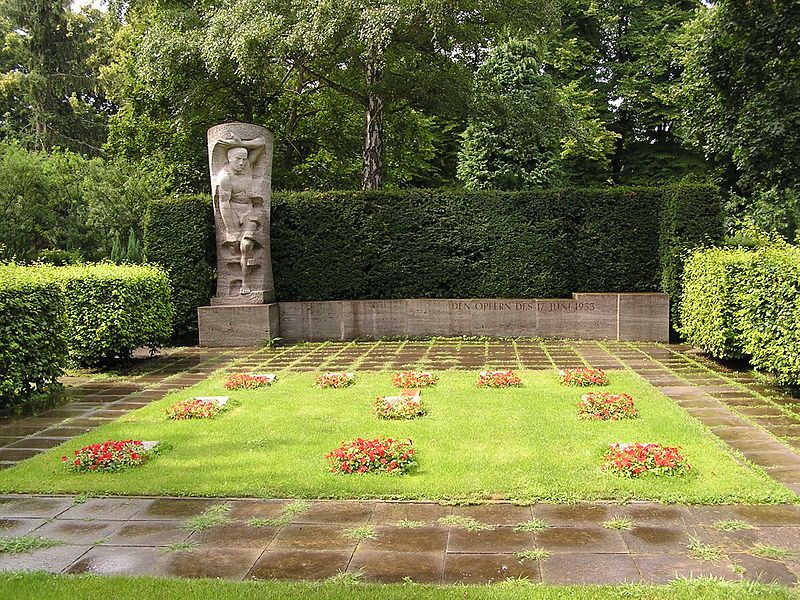 memorial-insurrection-leipzig--Urnenfriedhof_Seestr.jpg
