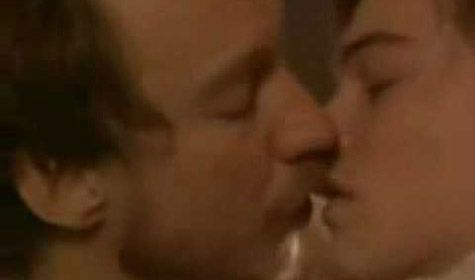 Total-eclips-first-kiss.jpg