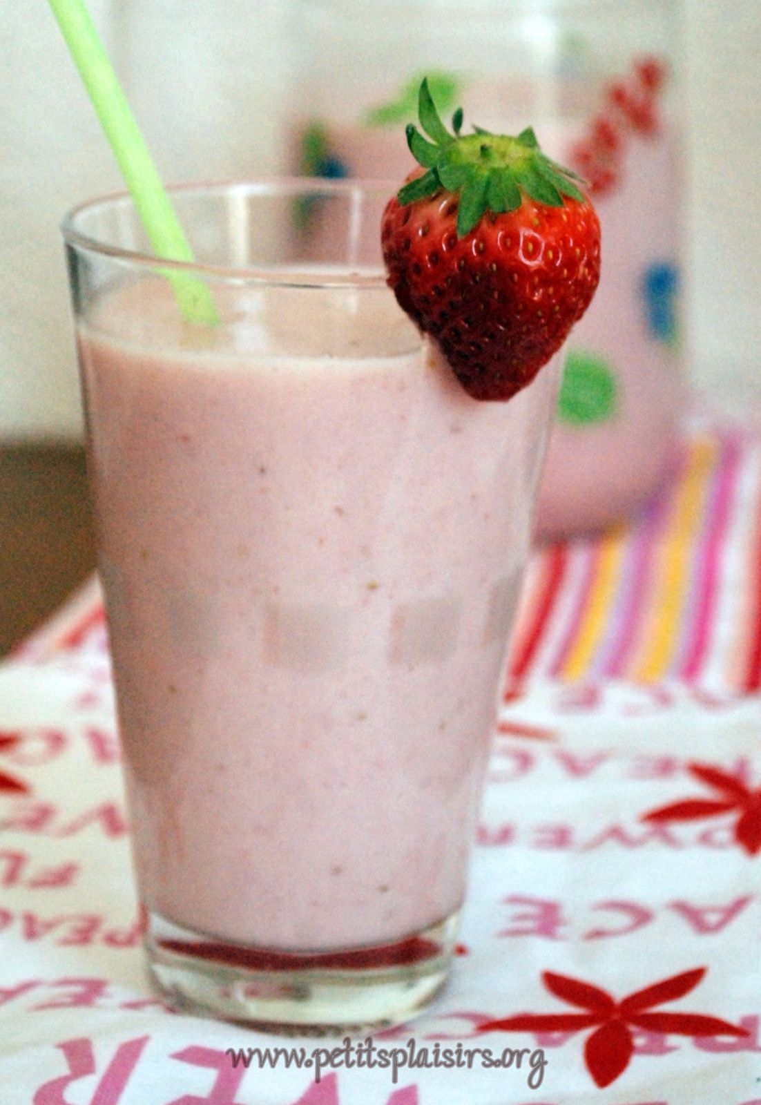 Milk shake fraise banane - http://www.petitsplaisirs.org/