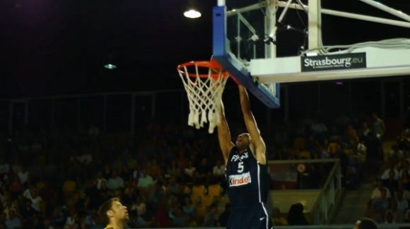 nicolas-batum-dunk-france-australie.jpg