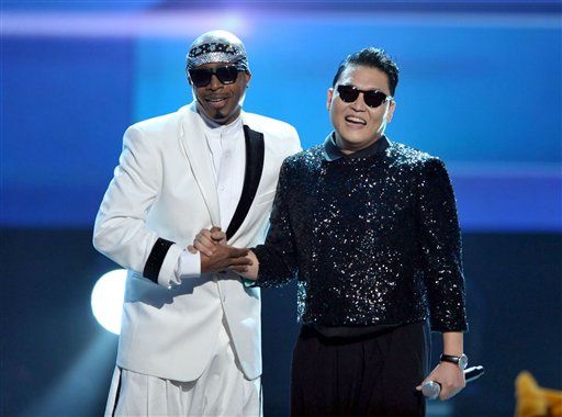 PSY---MC-Hammer---Gangnam-Style--Live-2012-American-Music-A.jpg