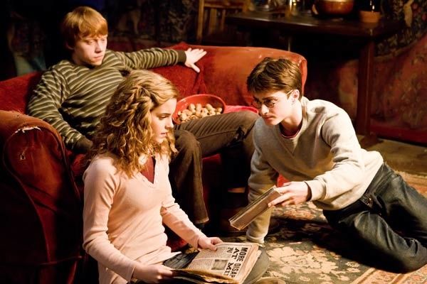 Emma Watson, Daniel Radcliffe et Rupert Grint. Warner Bros. France Emma Watson, Daniel Radcliffe et Rupert Grint. Warner Bros. France