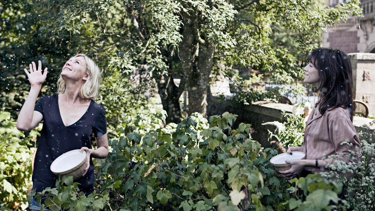 Kirsten Dunst & Charlotte Gainsbourg. Les Films du Losange Kirsten Dunst & Charlotte Gainsbourg. Les Films du Losange