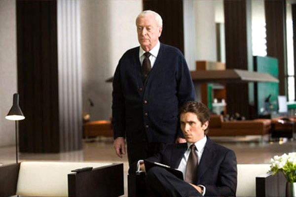 Michael Caine et Christian Bale. Warner Bros.