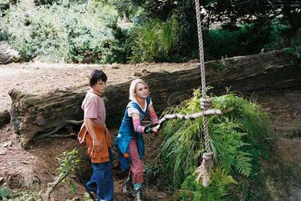 Josh Hutcherson et Annasophia Robb. Société Nouvelle de Distribution (S.N.D.)