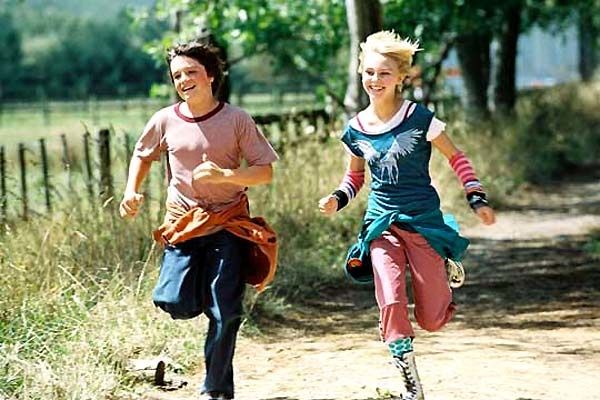 Josh Hutcherson et Annasophia Robb. Société Nouvelle de Distribution (S.N.D.)