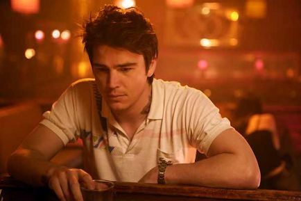 August - Josh Hartnett August - Josh Hartnett