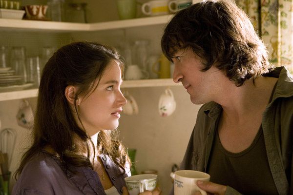 Marie Gillain et Cali. Paramount Pictures France Marie Gillain et Cali. Paramount Pictures France