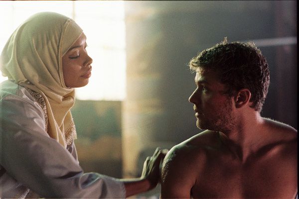 Gina Torres et Ryan Phillippe. Cinema Gypsy Productions