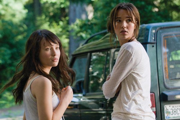 Emily Browning et Arielle Kebbel. Paramount Pictures France