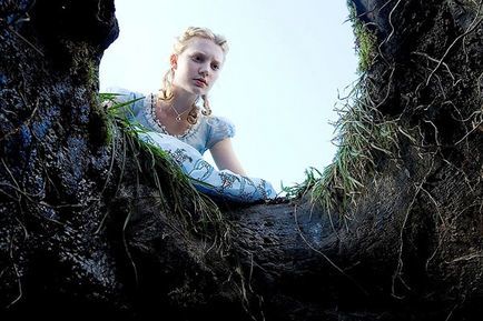 Mia Wasikowska , Tim Burton dans Alice au Pays des Merveilles (Photo) Mia Wasikowska , Tim Burton dans Alice au Pays des Merveilles (Photo)
