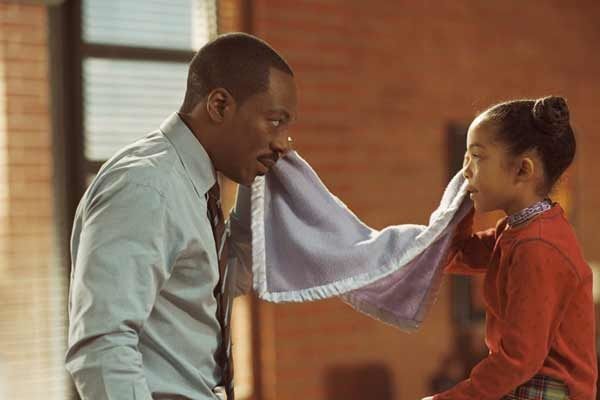 Eddie Murphy et Yara Shahidi. Paramount Pictures France Eddie Murphy et Yara Shahidi. Paramount Pictures France