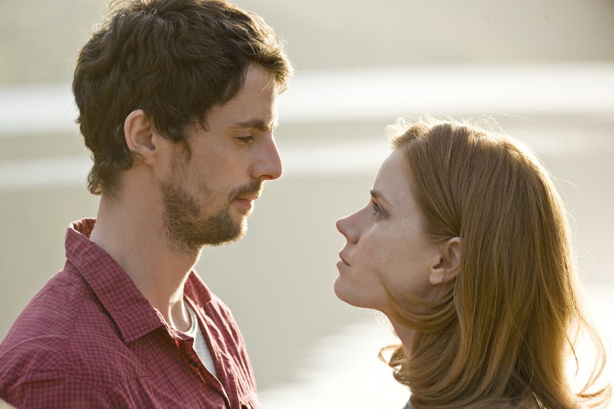 Matthew Goode et Amy Adams. MC4 Distribution Matthew Goode et Amy Adams. MC4 Distribution