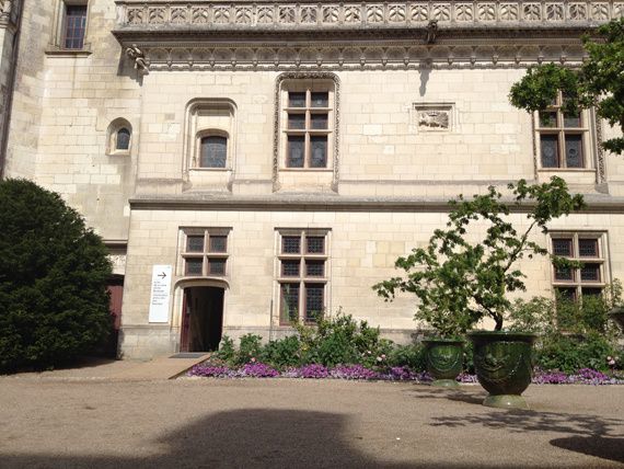 Cour-chateau-1.jpg