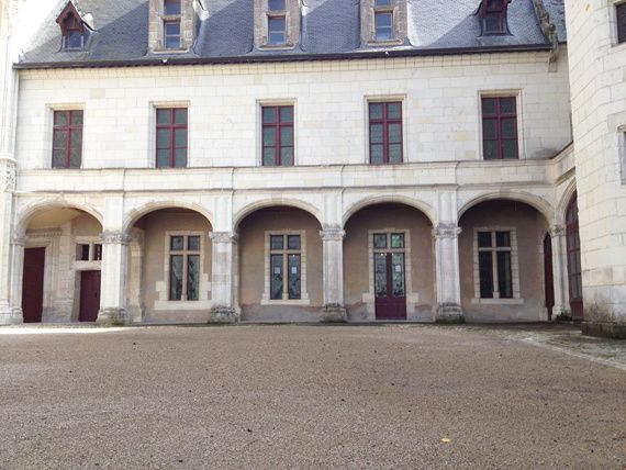 Cour-chateau-2.jpg