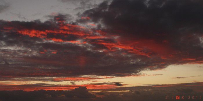 clYk-Soleil couchant et nuages rouges-Boulonnais