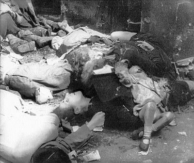 Polish_civilians_murdered_by_German-SS-troops_in_Warsaw_Upr.jpg