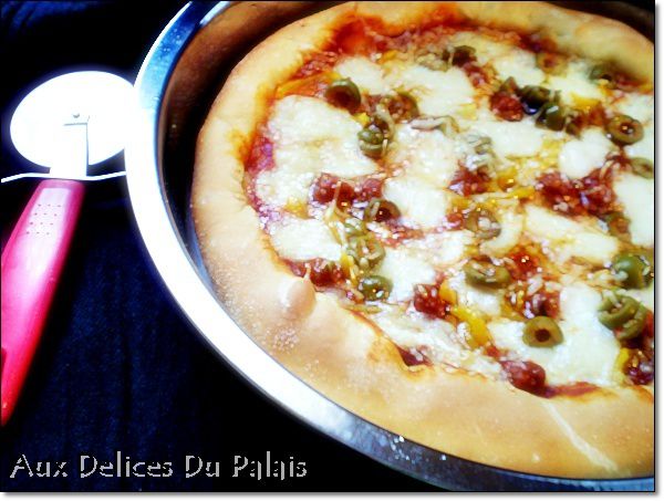 Pizza à la pâte magique / Merguez et poivron