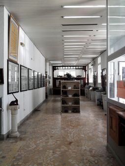 1 Salle du musée de la poste à Tunis | Source | Author Rais67 | Dat