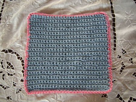 Carré au crochet
