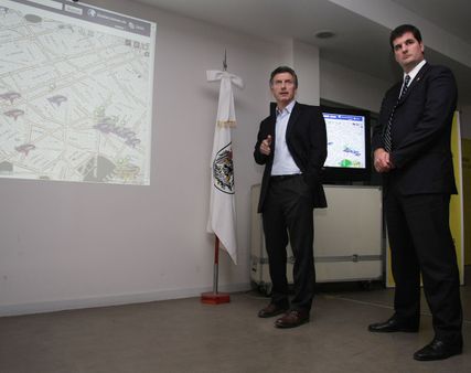 10.05.11 Macri y Burzaco explican el funcionamiento del GPS de la Pol