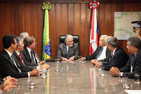 Governador Jaques Wagner, membros do governo e das empresas Cetrel, Do