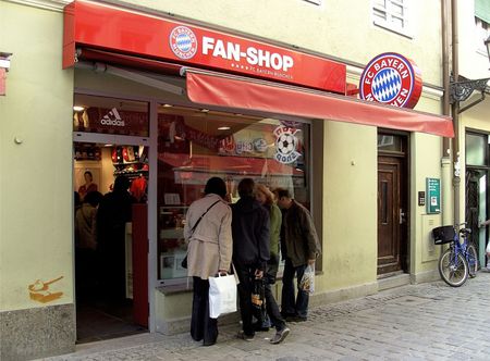 Der Fanshop des FC Bayern München in der Bräuhausstraße in München