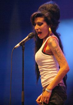 1 en:Amy Winehouse | Amy Winehouse at the en:Eurockéennes | Eurocké
