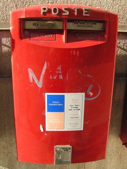 Mailbox in Italy Cassetta della posta in Italia | Source http://www. f