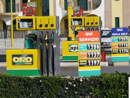 Benzina, caro Carburante aprile 3. 2007 € 1,286 al litro