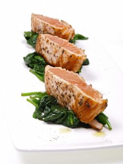 lachsfilet auf spinat