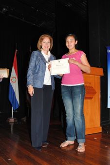 Embajada y empresas entregan becas completas de inglés