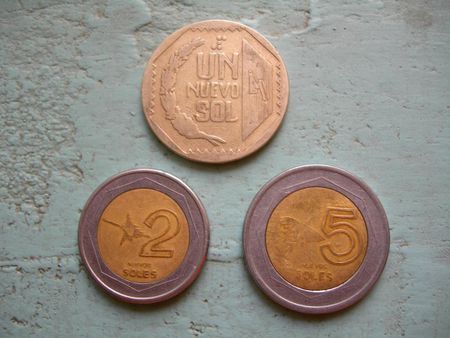 Monedas de 1, 2 y 5 nuevos soles peruanos | Source | Date article1 E