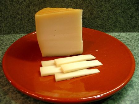 Cuña de queso Idiazábal | Source | Date 2006-12-16 | Author Xavigiva