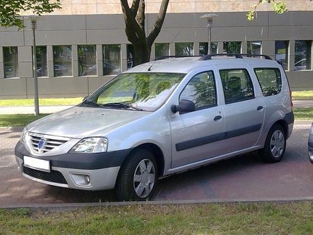 1 Dacia Logan MCV photographed in Warsaw | Source | Author Raf24 | Da