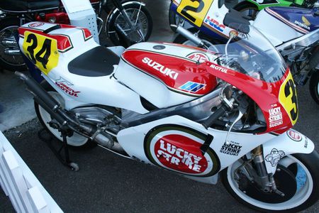 1 Suzuki rgv500 v4 | Source | Author | Date 2009-05 | Category:Moto 