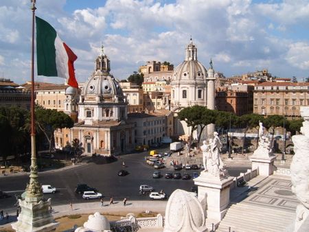 : Piazza Venezia with Trajan's Column, seen from Vittorio Emmanuele II