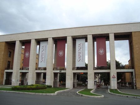 1 Entrée de l'Université la Sapienza de Rome sur la Piazzale Aldo Mo