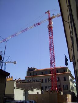 1 gru del cantiere presso la C.C.I.A.A. | Source | Author Qazxsw | Da