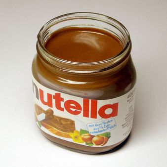 Ein Glas Nutella-Nussnougatcreme | Source Transferred from http://de.