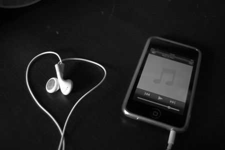 Comment télécharger de la musique sur un téléphone portable ? (conseils,  bons plans) - Le blog de lichter