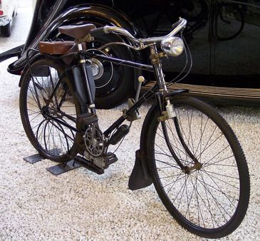 1 Lohmann Fahrrad mit Hilfsmotor 1 bicycle by Lohmann with auxiliary m