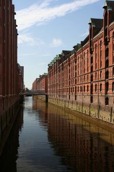 Hamburg, Brooksfleet Speicherstadt / Neue Hafen City | Source http://w